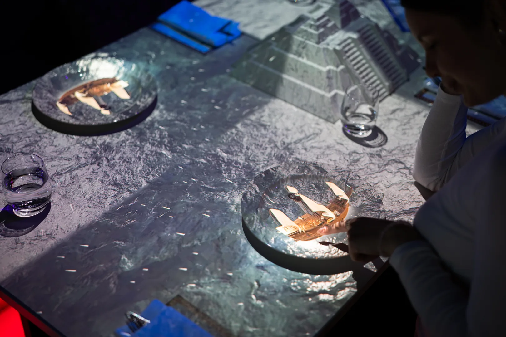 3D table projection in Manila