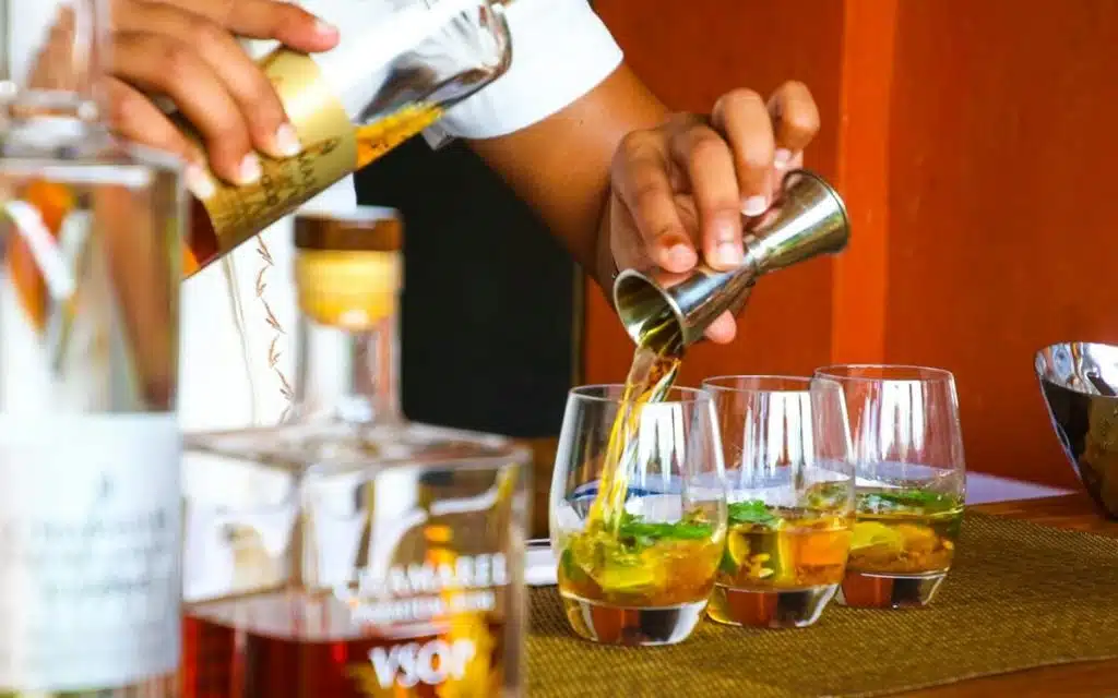 Cocktails werden gemixt