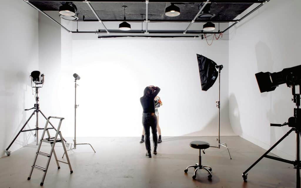 Fotoshooting in einem Fotostudio mit zwei Personen