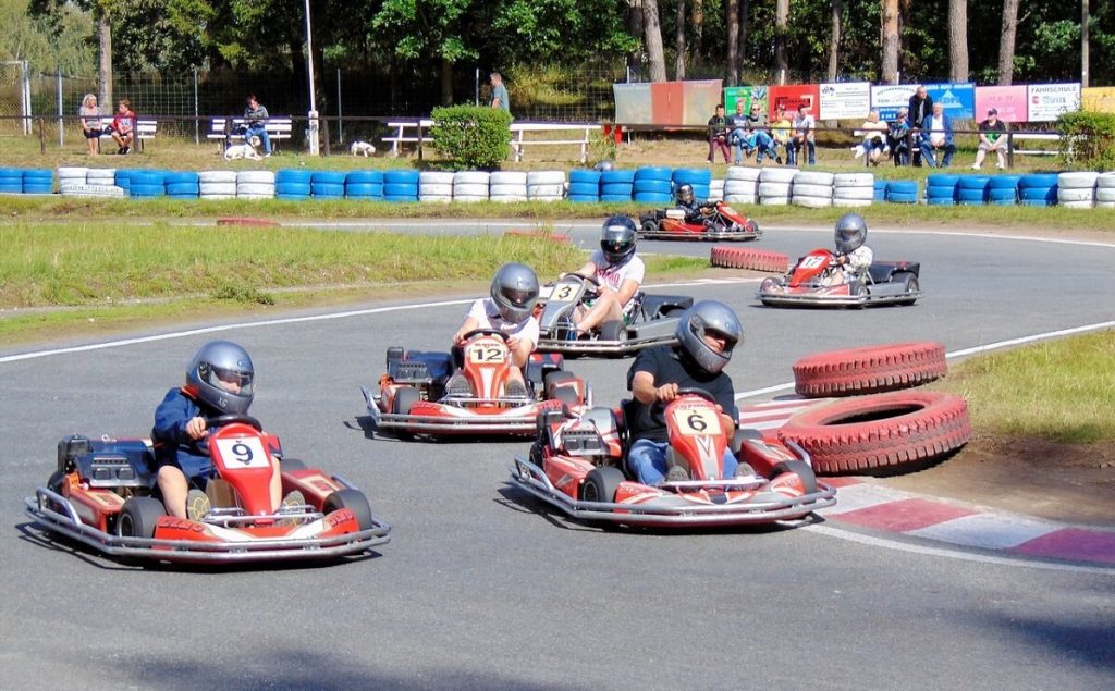 Geschenkidee für Gruppen - Gokart-Rennen